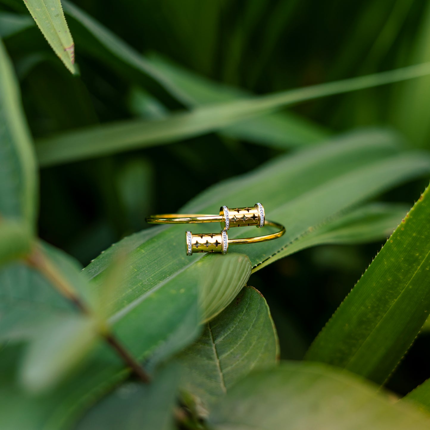 Studded Cylinderical Kada