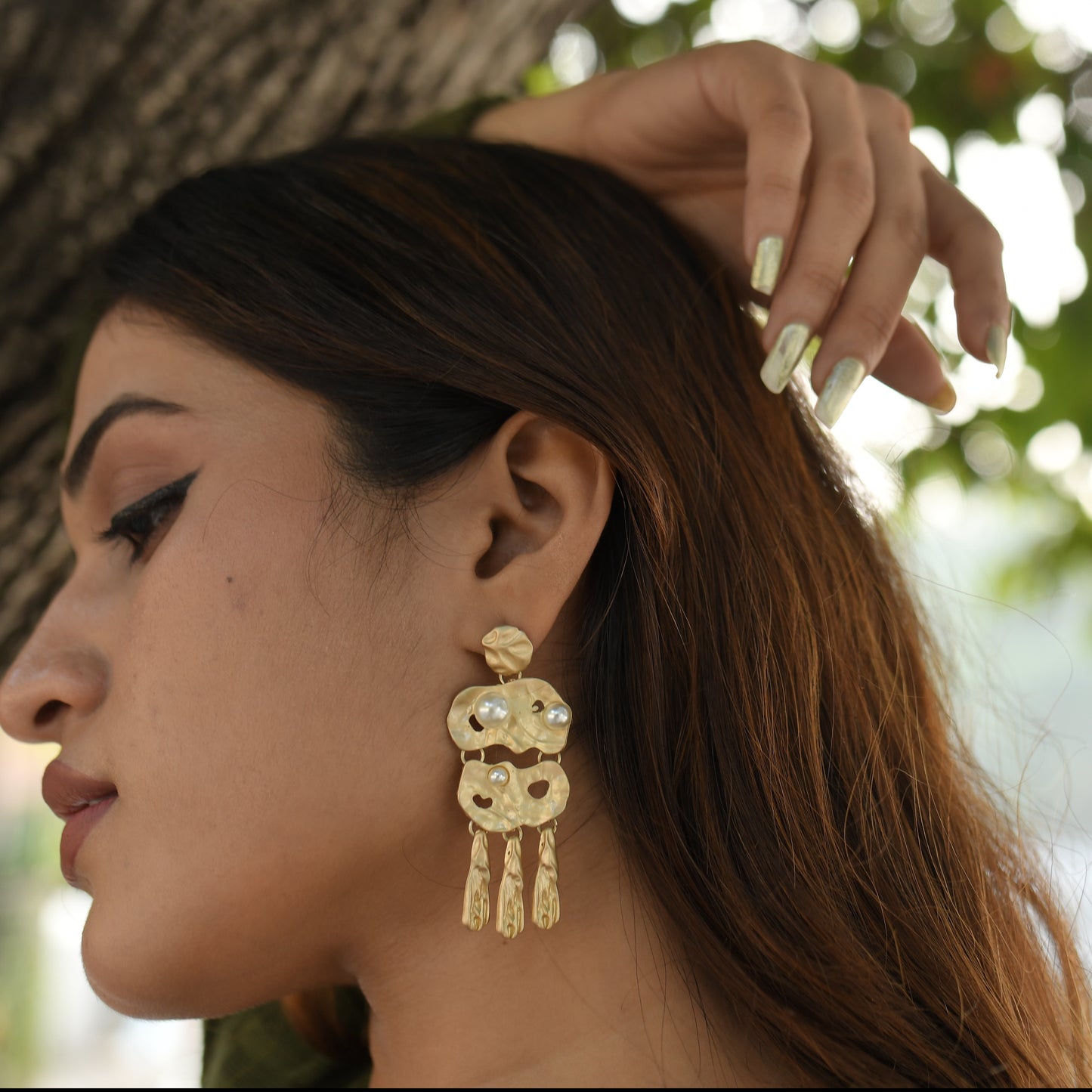 Gold Hammered Pearl Earring