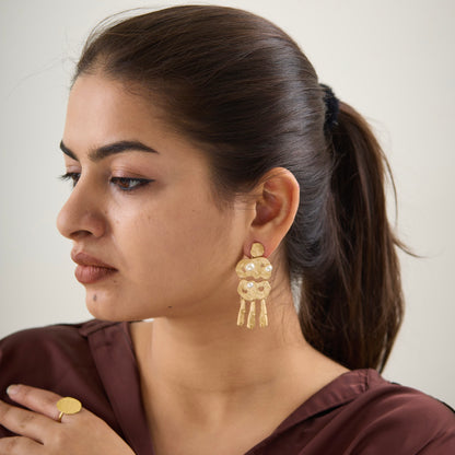 Gold Hammered Pearl Earring