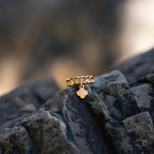 Dangling Clover Ring